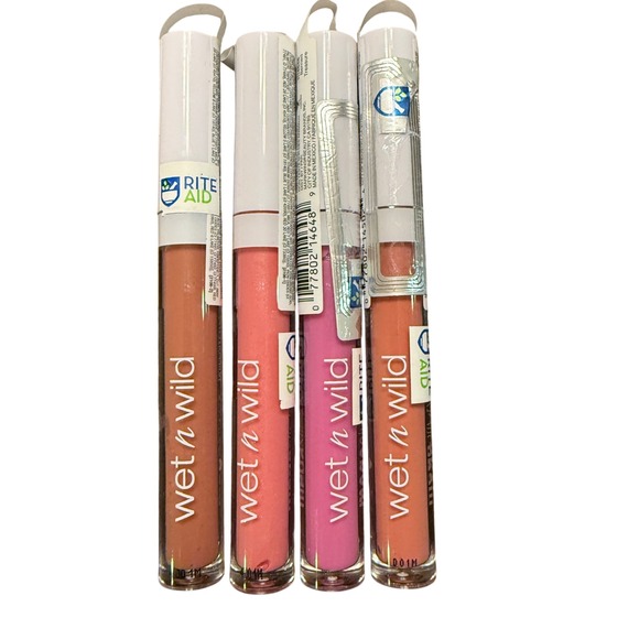 Wet n Wild Lip Gloss Set of 4 New Sealed Love Berry Snuggle Nude Woman's - Picture 1 of 2